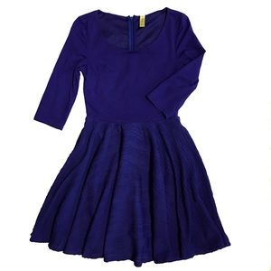 Bee Stitched-Princess style dress-3/3” sleeves-EUC-Sz Small